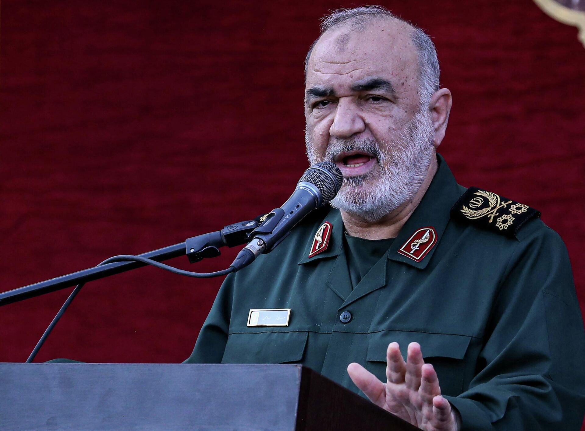 Hossein Salami, comandante do Corpo de Guardiões da Revolução Islâmica (IRGC, na sigla em inglês), fala em cerimônia fúnebre em Teerã, Irã, 4 de agosto de 2022 - Sputnik Brasil, 1920, 06.08.2022