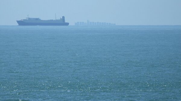 Navios se deslocam pelo estreito de Taiwan em 5 de agosto de 2022 - Sputnik Brasil