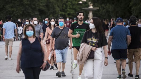 Gente caminhando no Parque do Retiro, Madri, Espanha, 27 de maio de 2020 - Sputnik Brasil