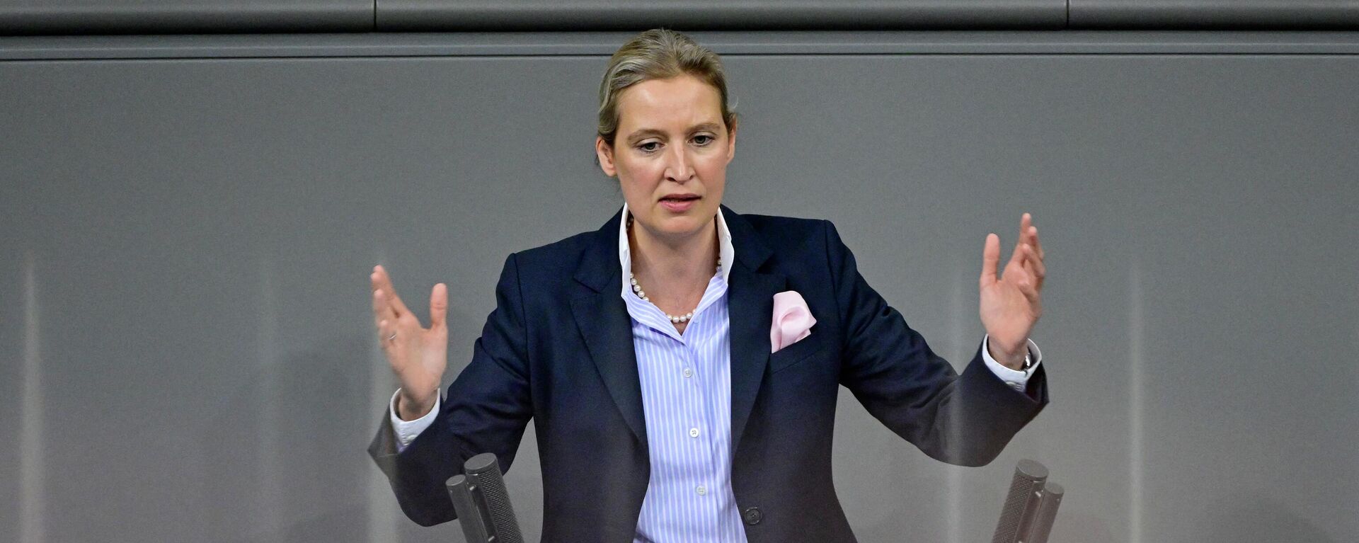 Líder do partido de extrema direita Alternativa para a Alemanha (AfD), Alice Weidel, fala durante sessão no Bundestag (Parlamento alemão), Berlim, 26 de janeiro de 2022  - Sputnik Brasil, 1920, 08.08.2022
