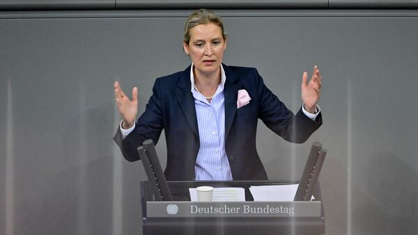 Líder do partido de extrema direita Alternativa para a Alemanha (AfD), Alice Weidel, fala durante sessão no Bundestag (Parlamento alemão), Berlim, 26 de janeiro de 2022  - Sputnik Brasil