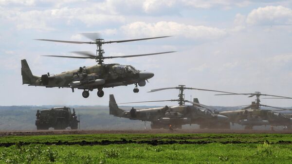 Helicópteros de ataque russos Ka-52 na Ucrânia - Sputnik Brasil