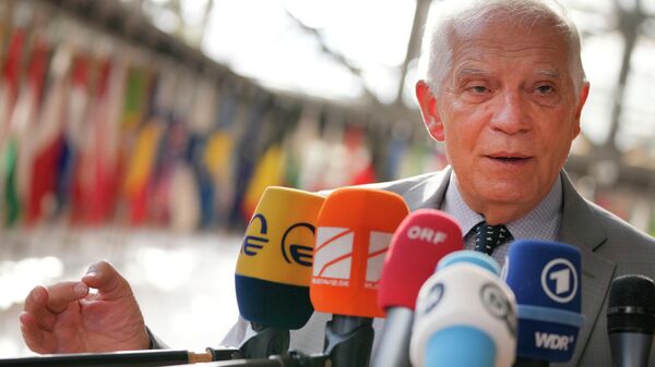 O chefe de política externa da União Europeia (UE), Josep Borrell, fala com a mídia ao chegar para uma reunião de ministros das Relações Exteriores da UE em Bruxelas, 18 de julho de 2022 - Sputnik Brasil