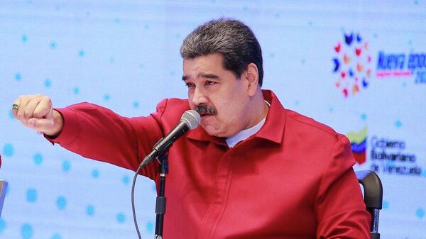 O presidente da Venezuela, Nicolás Maduro, durante cerimônia com movimentos sociais - Sputnik Brasil