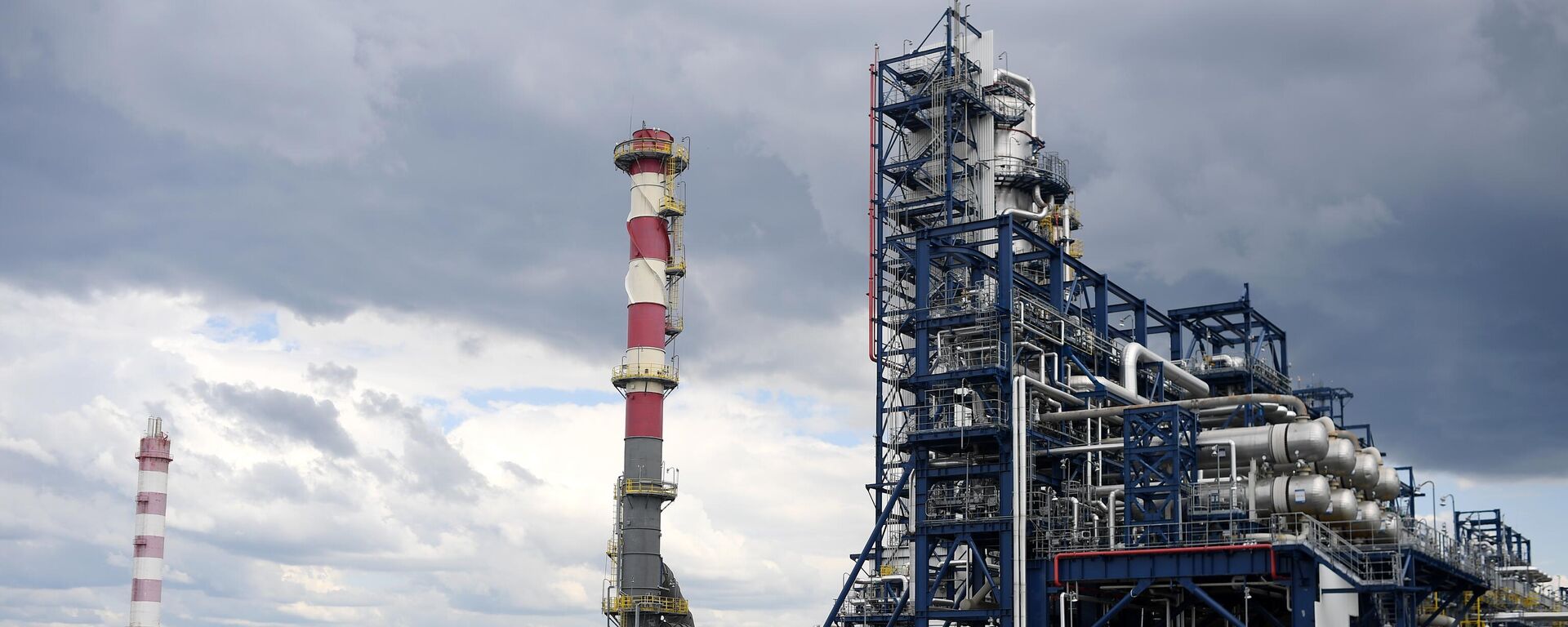 Refinaria de Petróleo de Moscou (MNPZ, na sigla em russo), da Gazprom Neft, em Kapotnya, na Rússia - Sputnik Brasil, 1920, 14.08.2023