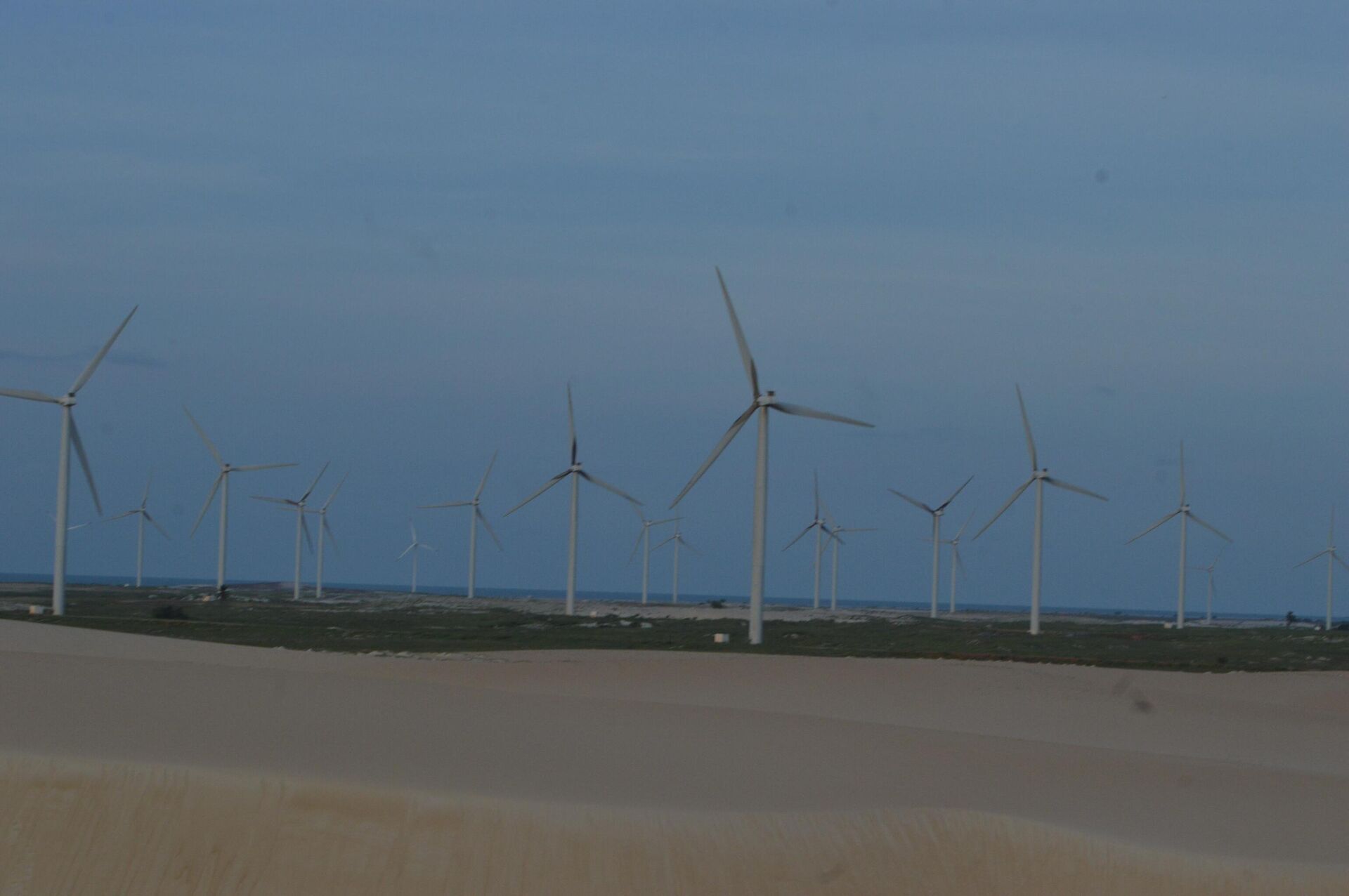 Parque de produção de energia eólica em Guamaré, na região da Costa Branca, no estado do Rio Grande do Norte, em 11 de março de 2020 - Sputnik Brasil, 1920, 09.08.2022