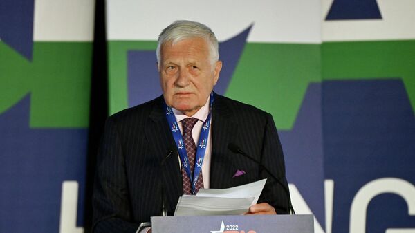 Ex-presidente tcheco Václav Klaus faz discurso durante uma sessão extraordinária da Conferência da Ação Política Conservadora, Budapeste, Hungria, 19 de maio de 2022 - Sputnik Brasil