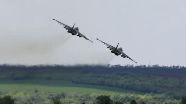 Caças russos Su-25 durante ataque contra posições ucranianas (foto de arquivo) - Sputnik Brasil