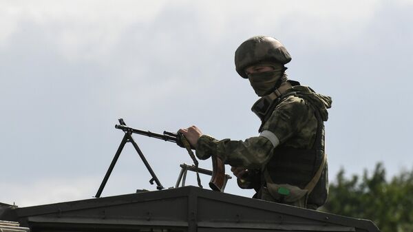 Soldado russo perto do posto de controle Vasilievka, na fronteira da região de Zaporozhie - Sputnik Brasil