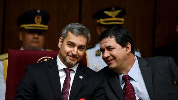 O presidente do Paraguai, Mario Abdo Benítez, e seu vice-presidente, Hugo Velázquez, durante cerimônia no Congresso Nacional, em 2018 (Foto de Arquivo) - Sputnik Brasil