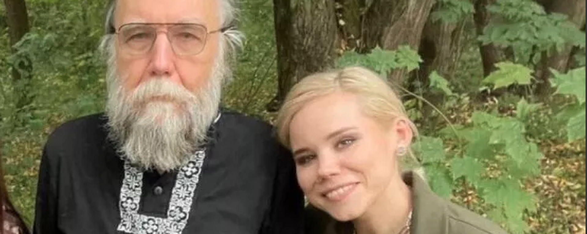 Filósofo Aleksandr Dugin e sua filha, Daria Dugina, que morreu após explosão do carro que dirigia em 20 de agosto de 2022 - Sputnik Brasil, 1920, 21.08.2022