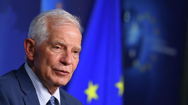 O chefe da diplomacia da União Europeia (UE), Josep Borrell, faz uma declaração após o Diálogo Belgrado-Pristina na sede da UE, edifício do SEAE, em Bruxelas, 18 de agosto de 2022 - Sputnik Brasil