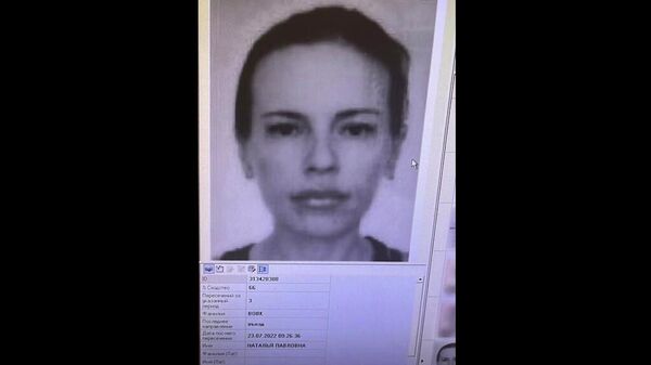 Foto da cidadã ucraniana Natalya Vovk no controle alfandegário na fronteira russo-estoniana. Ela foi acusada de assassinar a jornalista Daria Dugina, em Moscou, no dia 20 de agosto de 2022 (foto de arquivo) - Sputnik Brasil