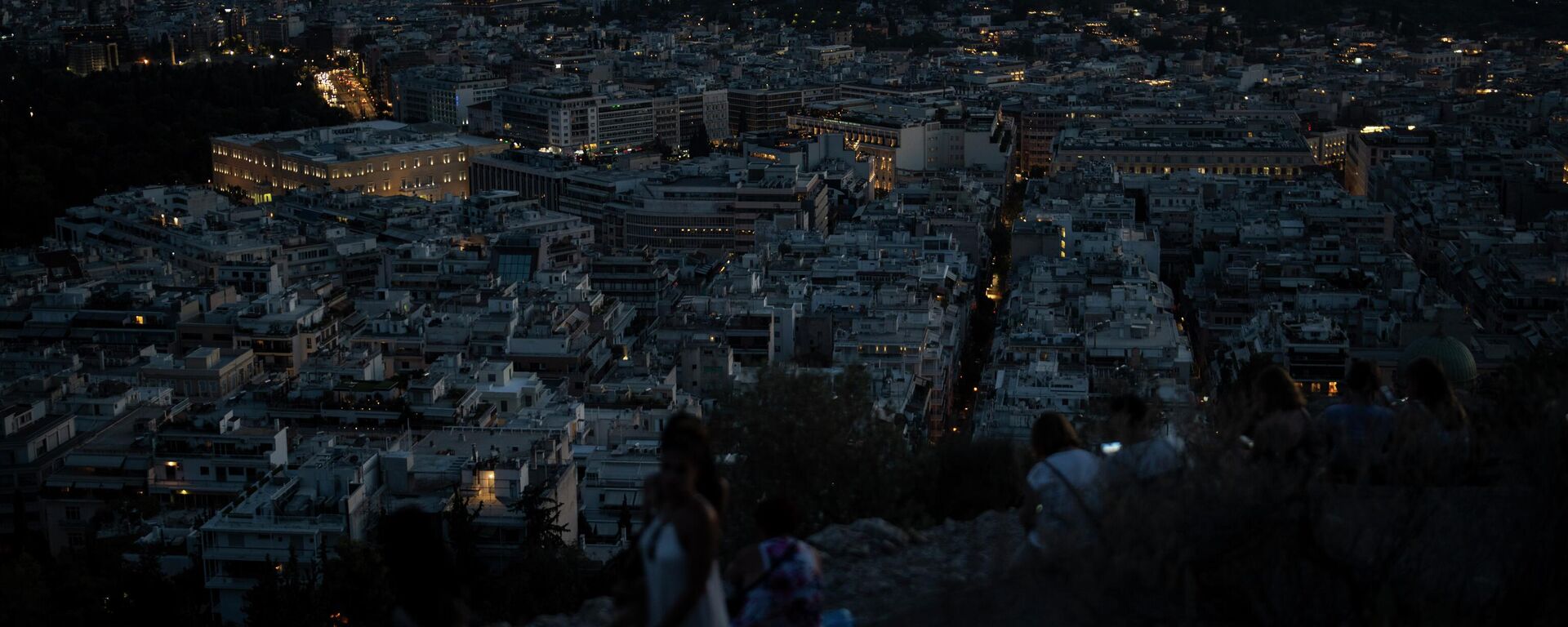 Pessoas admirando panorama da cidade de Atenas, Grécia, 10 de agosto de 2022 - Sputnik Brasil, 1920, 23.08.2022