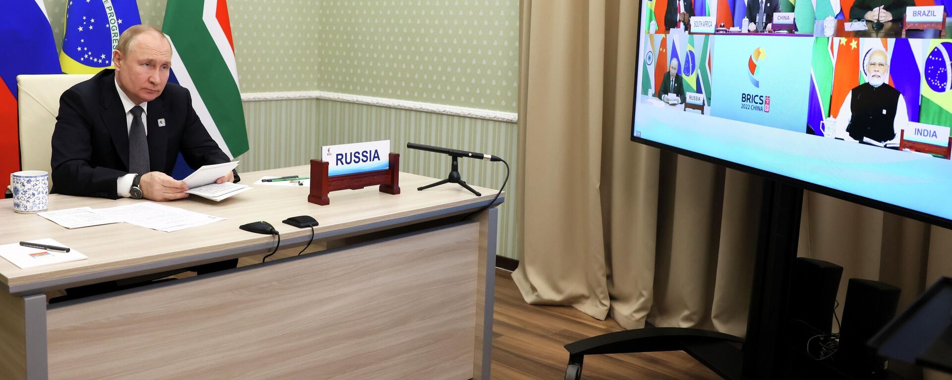 Vladimir Putin, presidente russo, fala por videoconferência em Fórum Comercial do BRICS em Moscou, Rússia, 23 de junho de 2022 - Sputnik Brasil, 1920, 25.08.2022