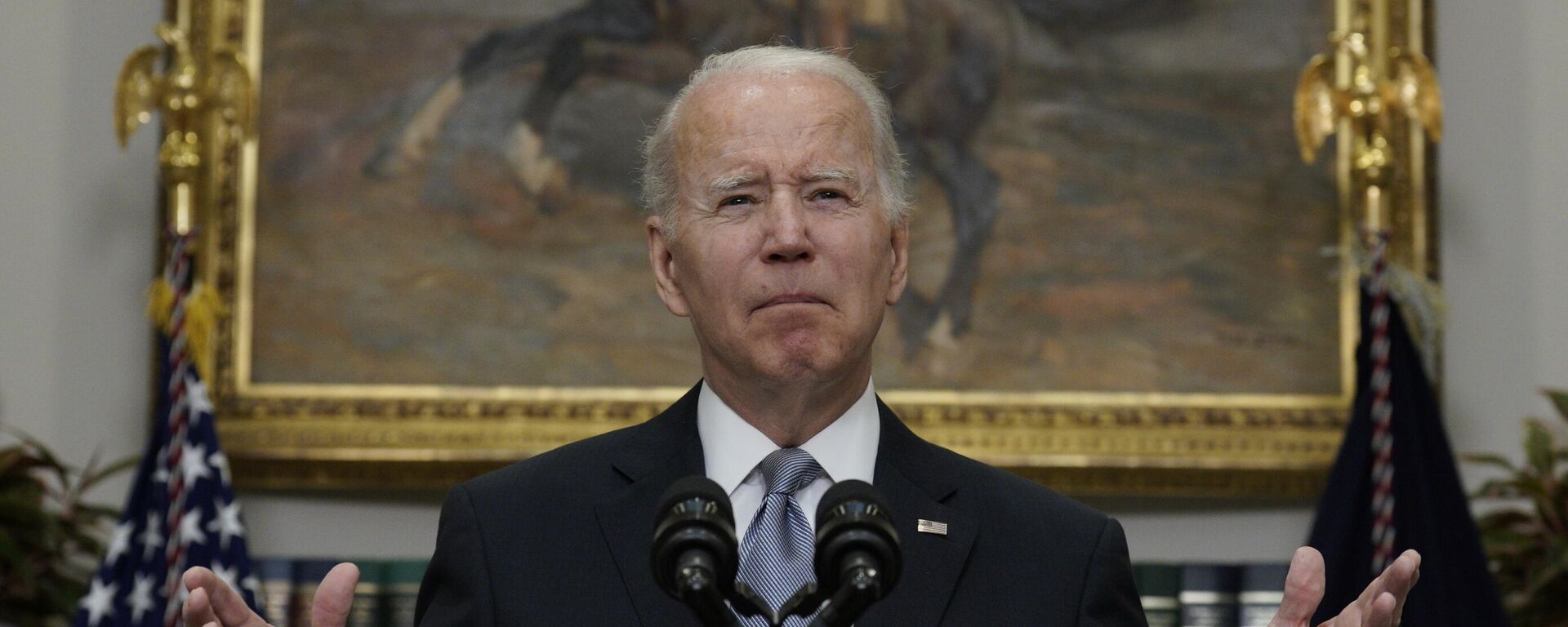 O presidente dos EUA, Joe Biden apresenta uma atualização sobre os esforços dos EUA relacionados à operação militar especial da Rússia na Ucrânia, na Casa Branca em Washington, Estados Unidos, 21 de abril de 2022 - Sputnik Brasil, 1920, 25.11.2022