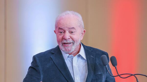 Lula durante entrevista com youtubers e mídias independentes, em abril - Sputnik Brasil