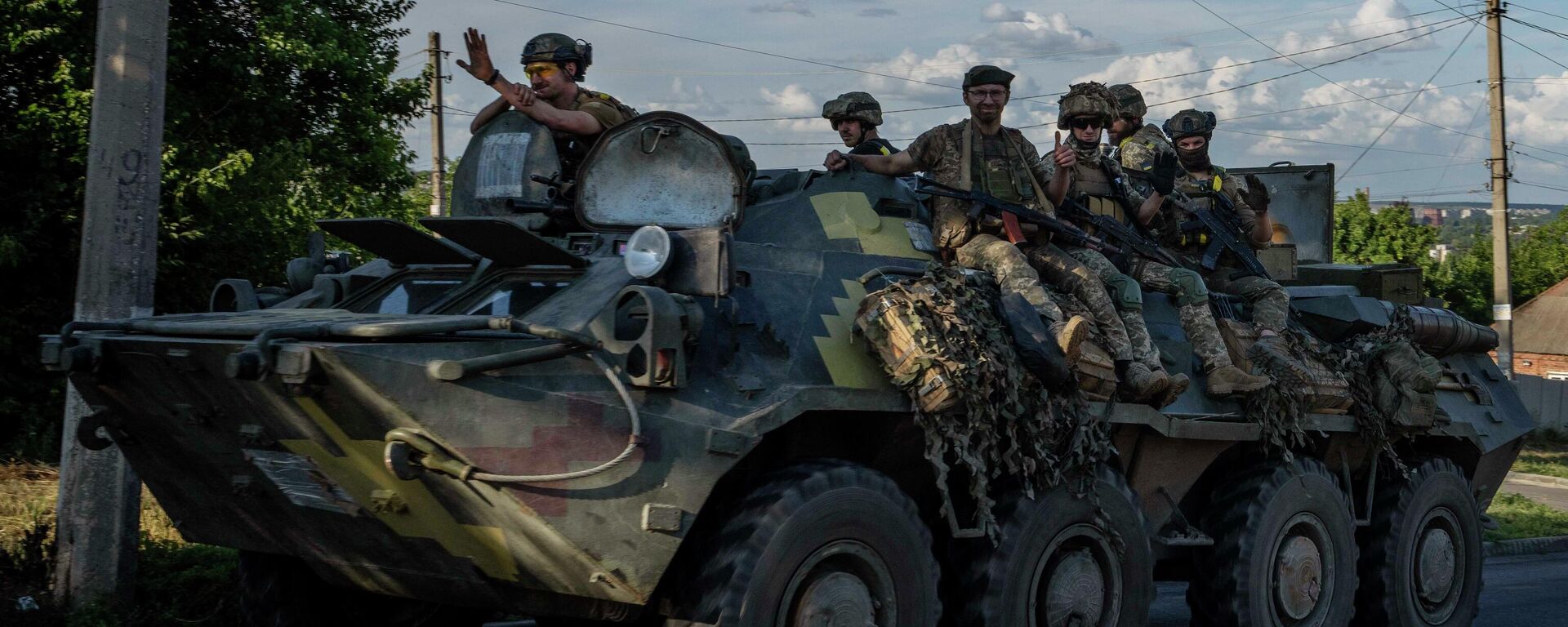 Soldados ucranianos montam um tanque, em uma estrada na região de Donetsk, leste da Ucrânia, 20 de julho de 2022 - Sputnik Brasil, 1920, 23.01.2023