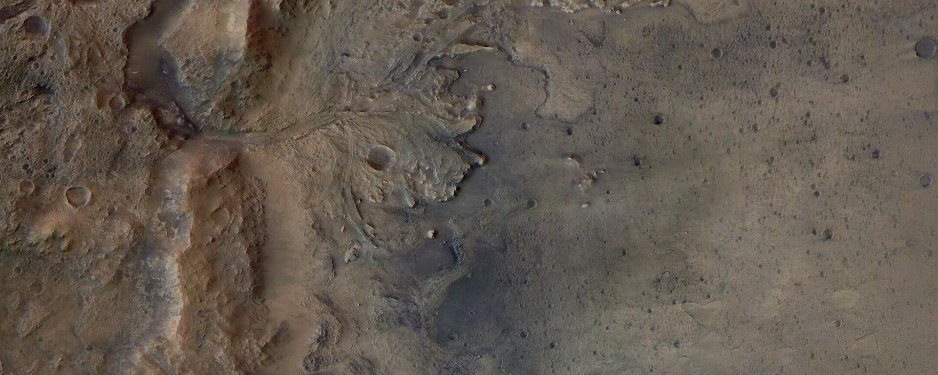 A imagem mostra os restos de um antigo delta na cratera de Jezero em Marte - Sputnik Brasil, 1920, 28.08.2022