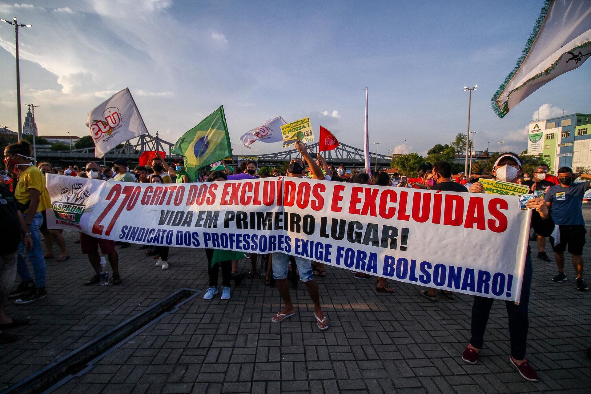 Manifestantes participam da 27ª edição do Grito dos Excluídos e Excluídas, em Manaus (AM), em 7 de setembro de 2021 - Sputnik Brasil, 1920, 29.08.2022