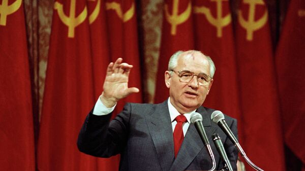 O ex-líder soviético Mikhail Gorbachev se dirige a grupo de 150 executivos em São Francisco, nos EUA, em 5 de junho de 1990 - Sputnik Brasil