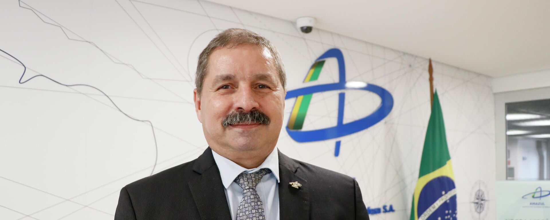 Diretor-presidente da Amazônia Azul Tecnologias de Defesa S.A. (Amazul), Newton de Almeida Costa Neto, na sede da estatal - Sputnik Brasil, 1920, 05.09.2022