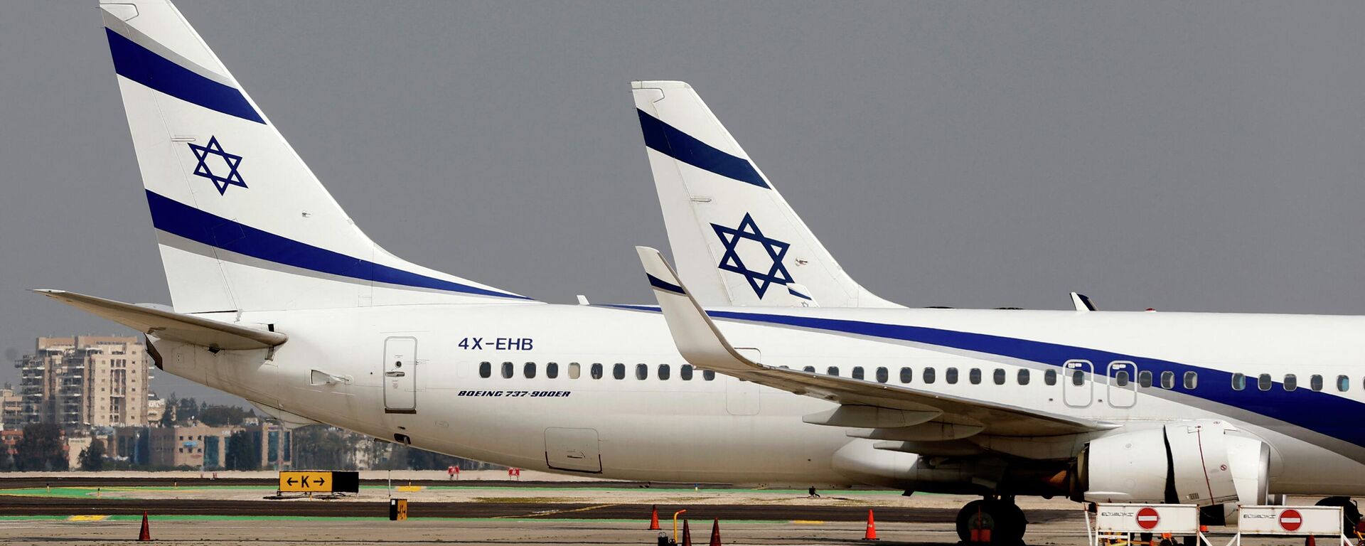 Aviões Boeing 737 da Israel Airlines El Al na pista do aeroporto internacional Ben Gurion de Israel em Lod, nos arredores de Tel Aviv, 20 de fevereiro de 2022 - Sputnik Brasil, 1920, 04.09.2022