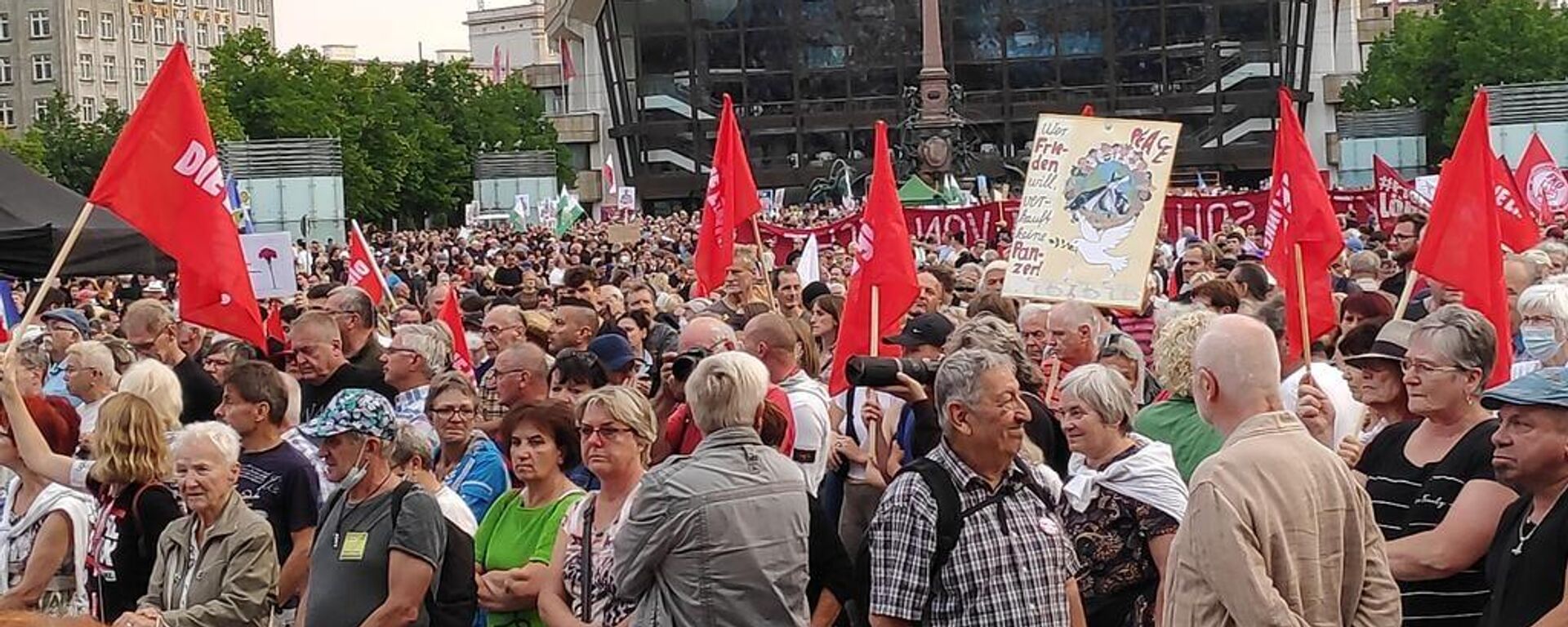 Milhares de pessoas se reúnem para protestar contra o aumento dos preços de energia em Leipzig, na Alemanha - Sputnik Brasil, 1920, 05.09.2022