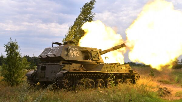 Peça de artilharia autopropulsada 2S3 Akatsiya durante ataque contra posições do Exército da Ucrânia na região de Carcóvia - Sputnik Brasil