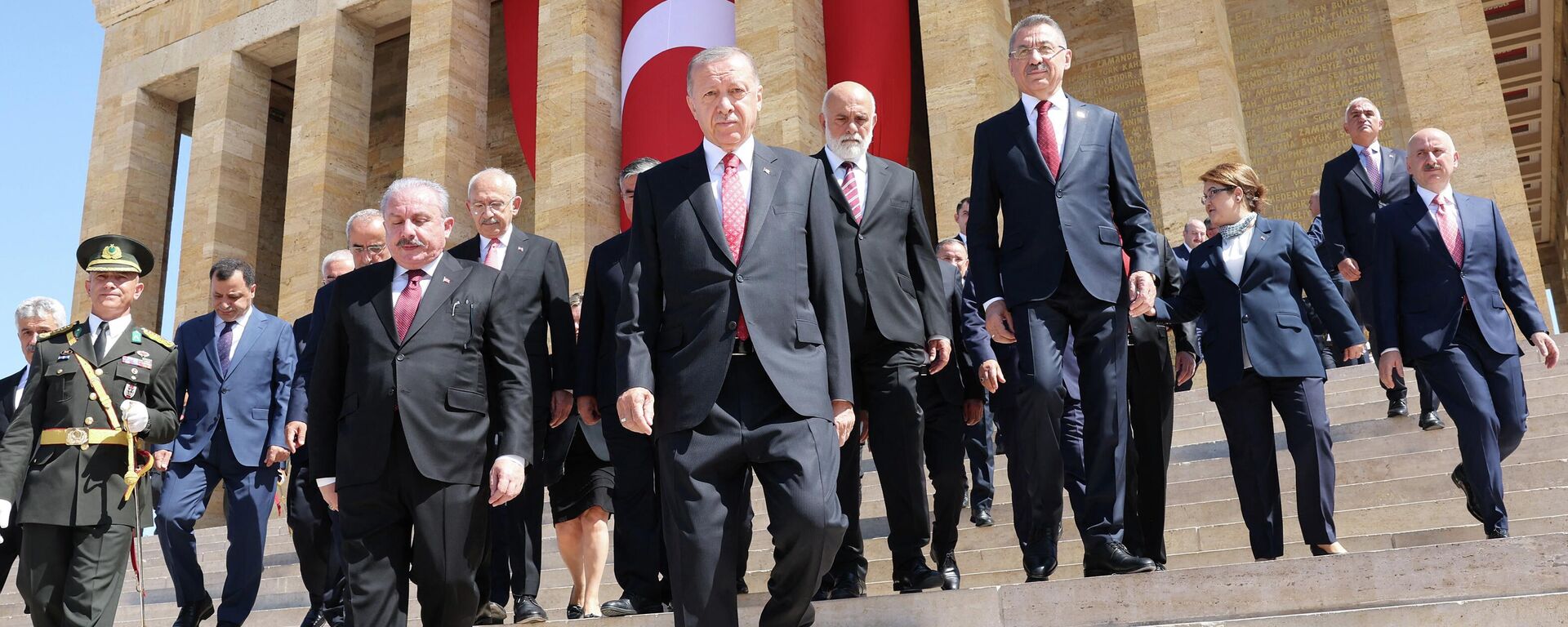 Recep Tayyip Erdogan, presidente da Turquia (no centro), durante 100º aniversário da vitória do país sobre a Grécia na Batalha de Dumlupinar em 1922, no mausoléu de Mustafa Kemal Ataturk, fundador da República Turca em Ancara, Turquia, 30 de agosto de 2022 - Sputnik Brasil, 1920, 27.09.2022