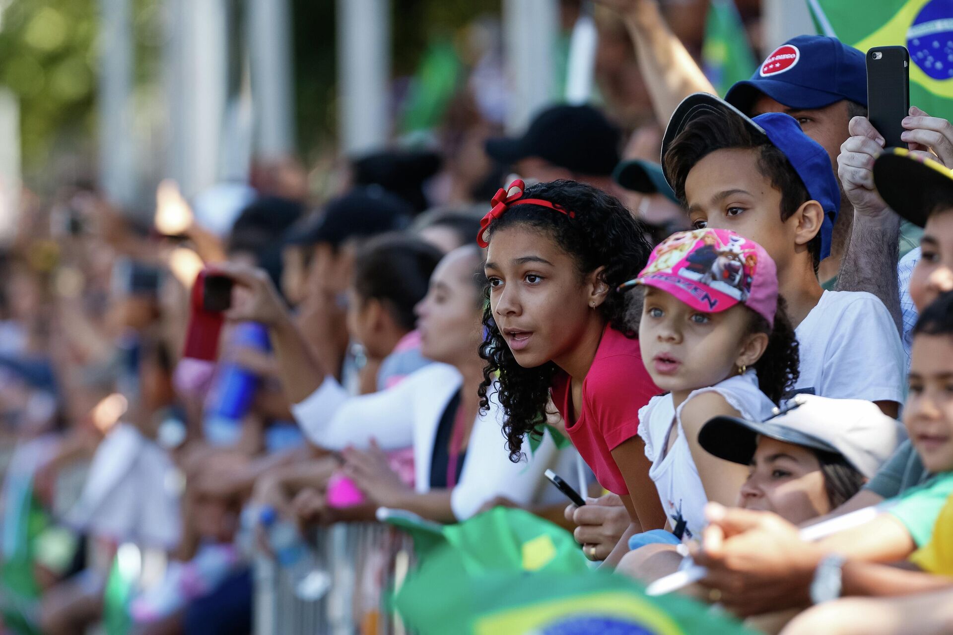 Famílias e crianças assistem ao Desfile do Dia 7 de setembro em Brasília (foto de arquivo) - Sputnik Brasil, 1920, 06.09.2022