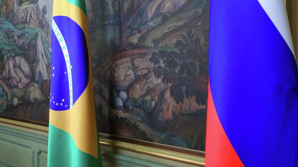 Bandeiras da Rússia e do Brasil  - Sputnik Brasil