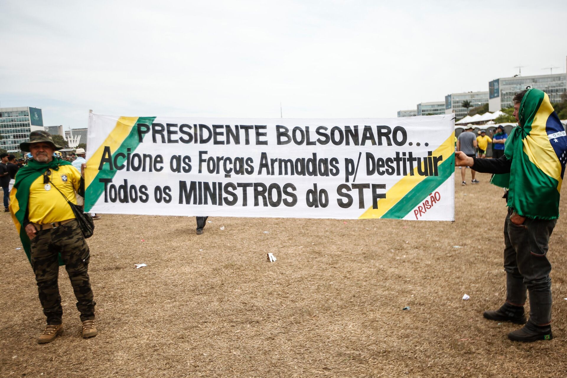 Apoiadores do presidente brasileiro, Jair Bolsonaro (PL), participam do desfile de 7 de Setembro na Esplanada dos Ministérios, em Brasília - Sputnik Brasil, 1920, 07.09.2022