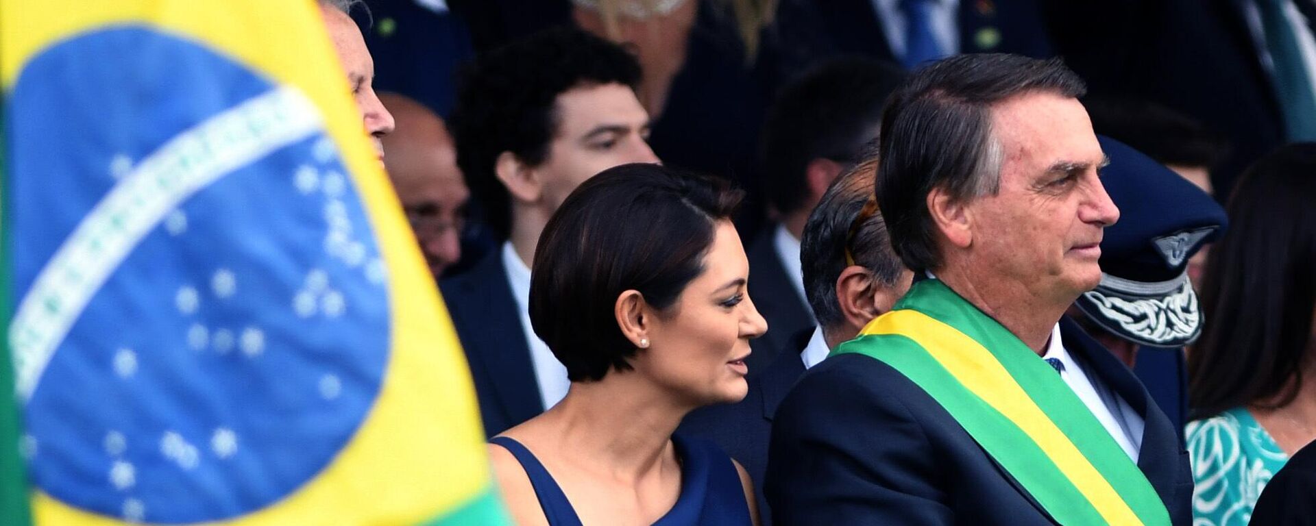 A primeira-dama, Michelle Bolsonaro, e o presidente brasileiro, Jair Bolsonaro (PL), participam do desfile do Dia da Independência do Brasil, em Brasília, em 7 de setembro de 2022 - Sputnik Brasil, 1920, 08.09.2022