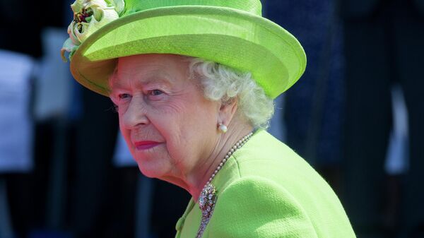 Rainha Elizabeth II da Grã-Bretanha durante cerimônia realizada na França, em 6 de junho de 2014 - Sputnik Brasil