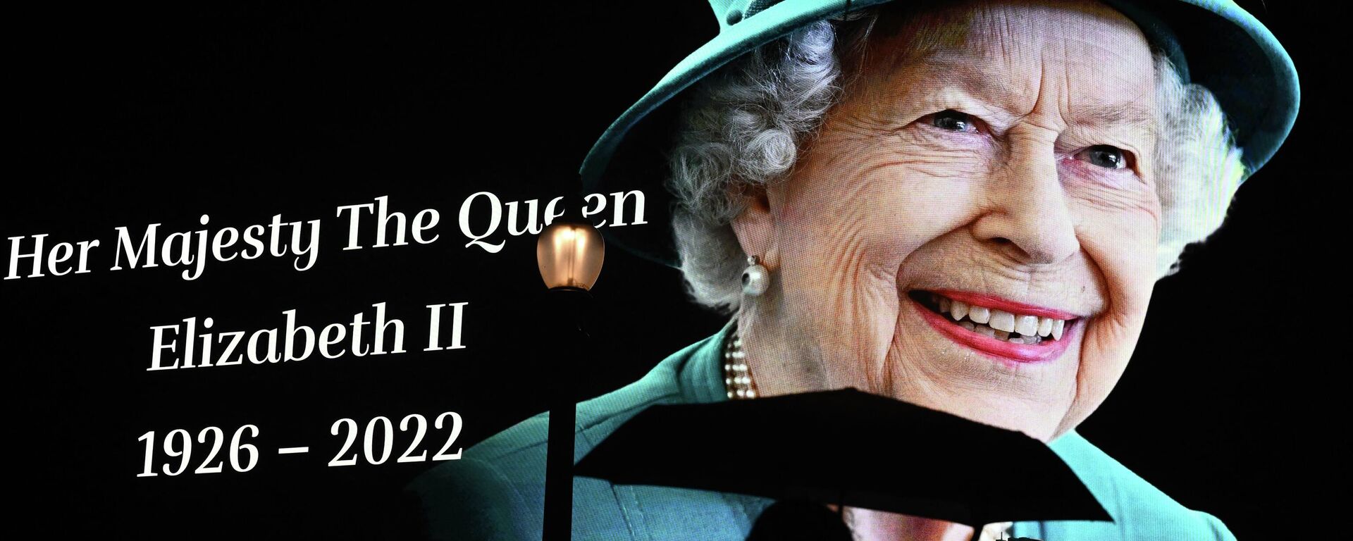Imagem da rainha Elizabeth II da Inglaterra exibida no Piccadilly Circus, no centro de Londres, 8 de setembro de 2022 - Sputnik Brasil, 1920, 09.09.2022