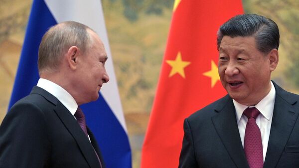 O presidente russo, Vladimir Putin (à esquerda), e o presidente chinês, Xi Jinping, durante reunião na Diaoyutai State Guesthouse, em Pequim, na China, em 4 de fevereiro de 2022 - Sputnik Brasil