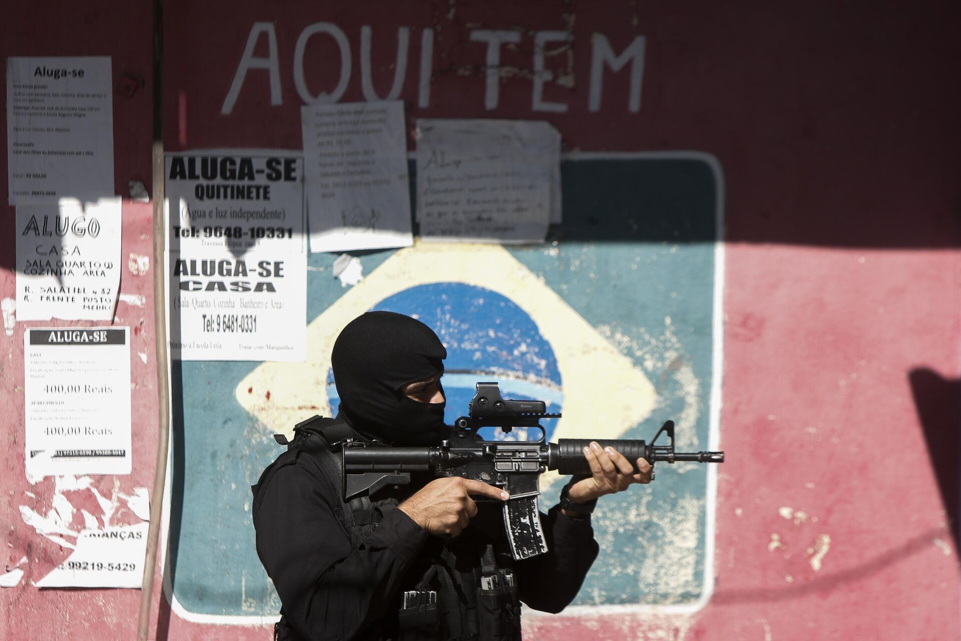 Polícia Militar realiza operação na comunidade Cidade de Deus, em Jacarepaguá, na Zona Oeste do Rio de Janeiro (RJ), em 10 de julho de 2017 - Sputnik Brasil, 1920, 14.03.2023