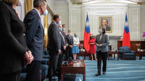 Presidente de Taiwan, Tsai Ing-wen, encontra-se com membros do Congresso dos Estados Unidos liderados pela democrata da Flórida Stephanie Murphy em Taipei, Taiwan, 8 de setembro de 2022 - Sputnik Brasil