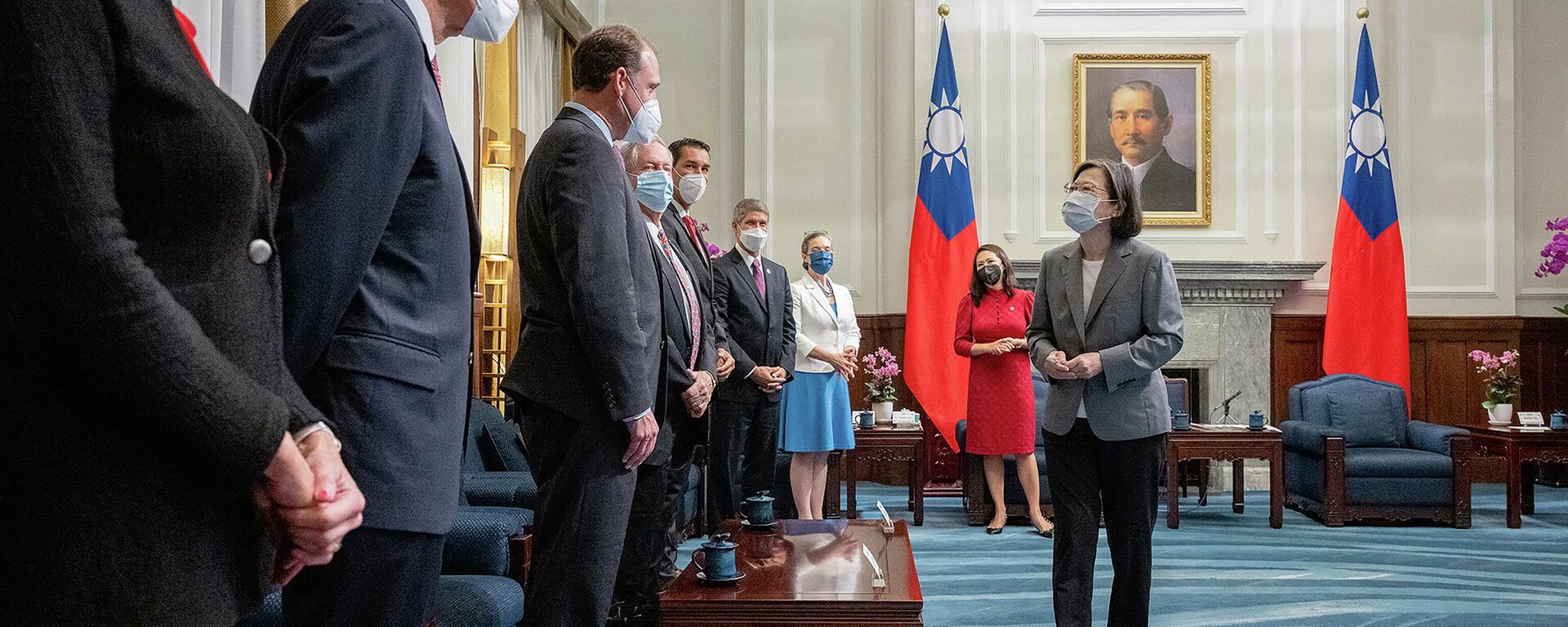 Presidente de Taiwan, Tsai Ing-wen, encontra-se com membros do Congresso dos Estados Unidos liderados pela democrata da Flórida Stephanie Murphy em Taipei, Taiwan, 8 de setembro de 2022 - Sputnik Brasil, 1920, 13.09.2022