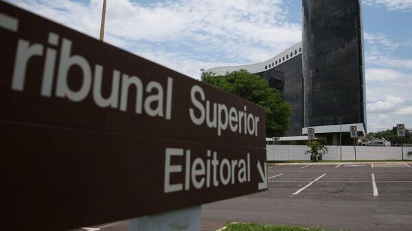 O TSE aumentou o esquema de segurança para acessar o prédio do tribunal - Sputnik Brasil