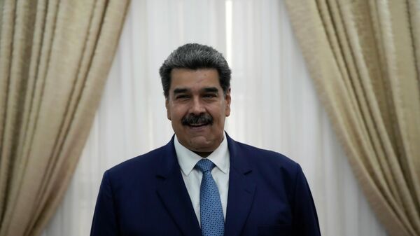 O presidente venezuelano, Nicolás Maduro, sorri antes de uma reunião com o presidente da CONMEBOL - Sputnik Brasil