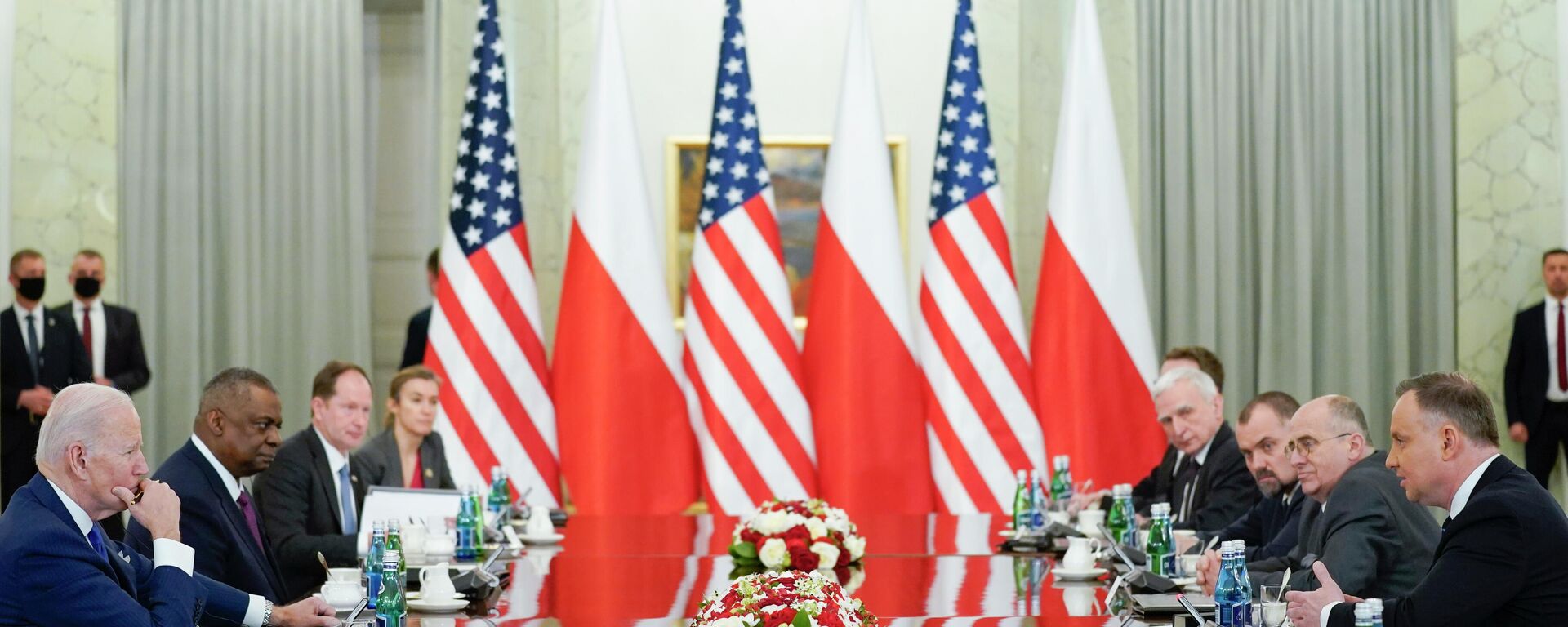 Delegações de Polônia e EUA no Palácio Presidencial, em 26 de março de 2022 - Sputnik Brasil, 1920, 14.09.2022