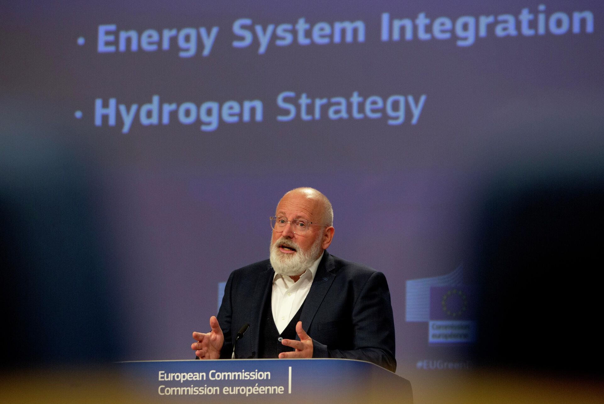O comissário europeu para o Green Deal da Europa, Frans Timmermans, discursa durante conferência em Bruxelas, em 8 de julho de 2020 - Sputnik Brasil, 1920, 14.09.2022