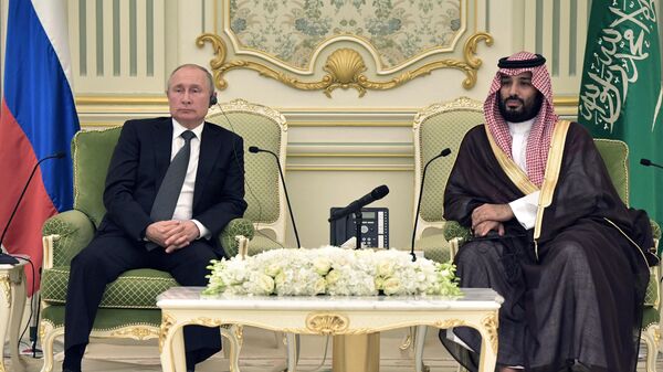 O presidente russo, Vladimir Putin, e o príncipe herdeiro da Arábia Saudita, Mohammed bin Salman, em encontro em Riad - Sputnik Brasil