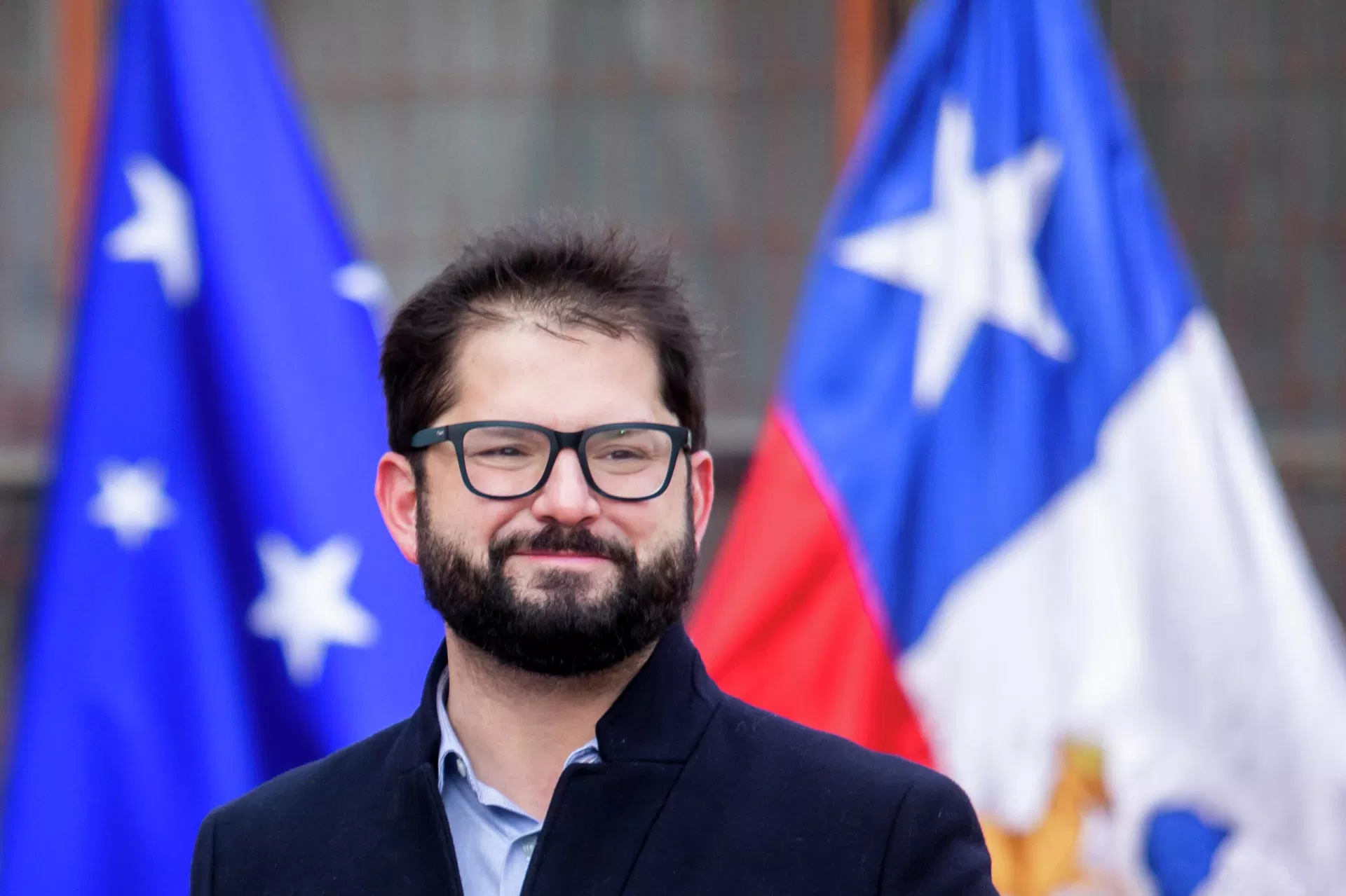 O presidente do Chile, Gabriel Boric, do lado de fora de assembleia de voto, durante entrevista coletiva após votar o plebiscito sobre um novo projeto de Constituição do país, em Punta Arenas, em 4 de setembro de 2022 - Sputnik Brasil, 1920, 07.07.2023