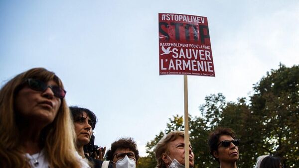 Manifestantes protestam contra o conflito entre Azerbaijão e Armênia. Paris, 15 de setembro de 2022. - Sputnik Brasil