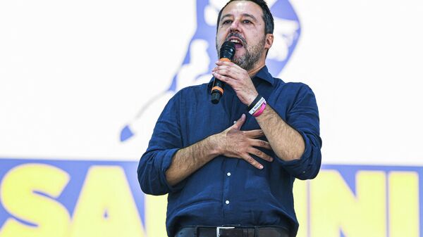 Matteo Salvini, líder da Liga do Norte, dá discurso pré-eleitoral durante encontro anual do partido em Pontida, Itália, 18 de setembro de 2022 - Sputnik Brasil