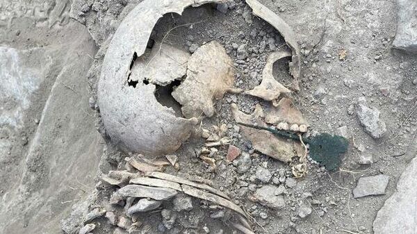 Restos de ossos de crianças na colina Santa Apolonia, Peru - Sputnik Brasil