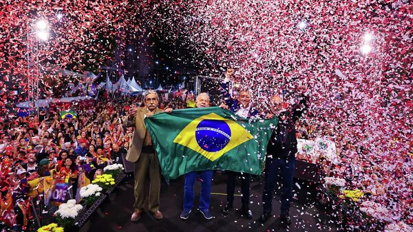 Lula durante comício em Porto Alegre com lideranças do Rio Grande do Sul. 16 de setembro de 2022. - Sputnik Brasil